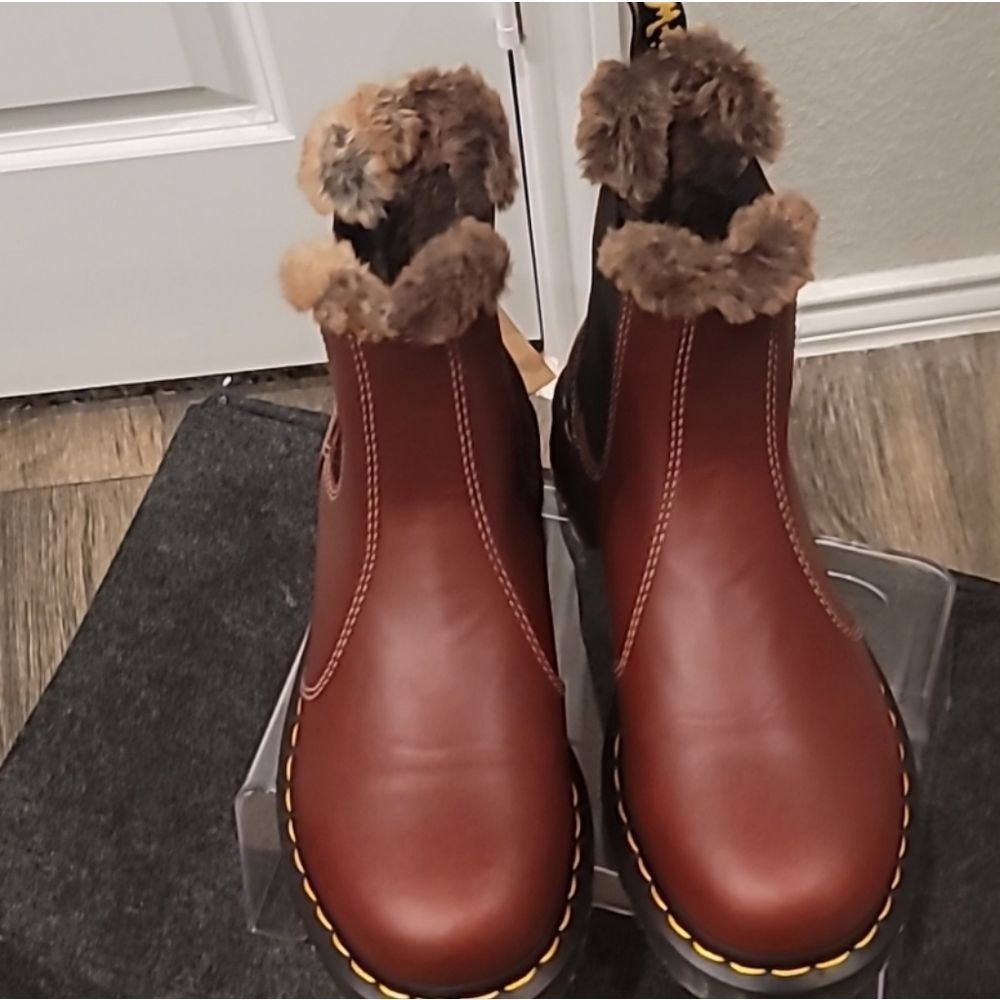 Dr. Martens Leonore Faux Fur Lined Lug Sole Chelsea Boot - Picture 10 of 12